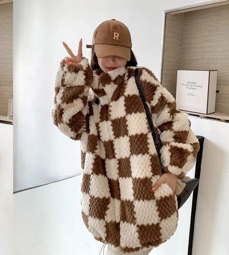 Women's Vintage Checkered Faux Fur Coat - Short Winter Jacket