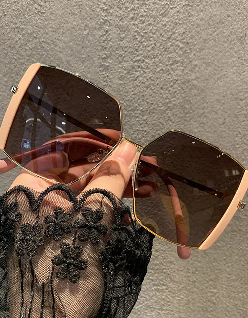 Load image into Gallery viewer, Women's Vintage Square Frame Sunglasses - Large Elegant Fashion Eyewear
