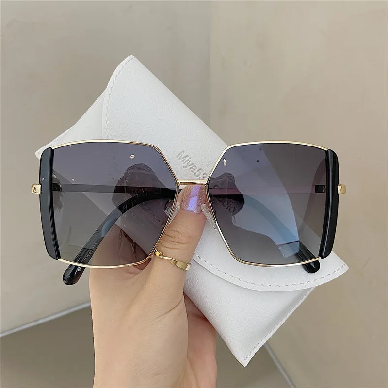 Women's Vintage Square Frame Sunglasses - Large Elegant Fashion Eyewear